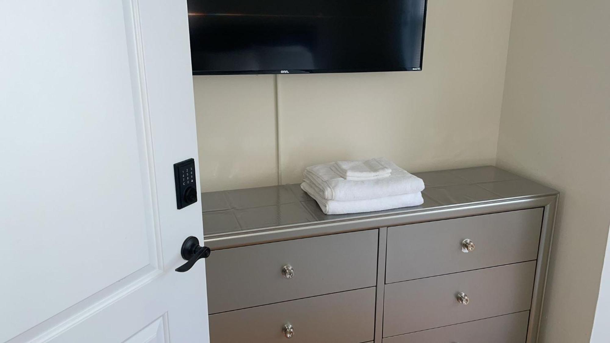 Apartamento Ooohlala! 2 Beds And 2 Full Baths W/Free Parking Newark Exterior foto